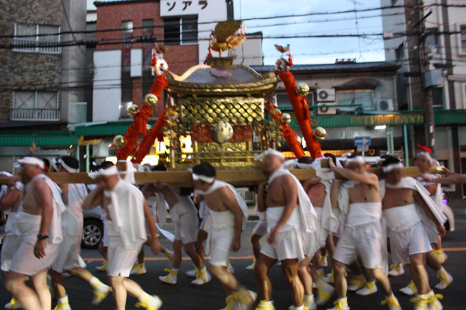 「茨木神社」の夏祭り！１４日はお神輿みよう！
